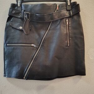 Brand NEW Black Faux Leather Mini Skirt with Zipper Detail (Fashion Nova)